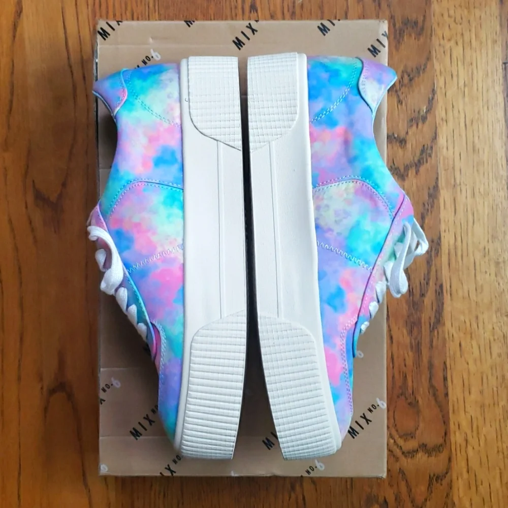 NIB Bright Multicolor Watercolor Tie Dye Ebele Platform Sneaker Women's Size 7.5
